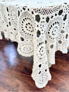 VINTAGE➕COTTAGECORE XL Crochet Lace Tablecloth